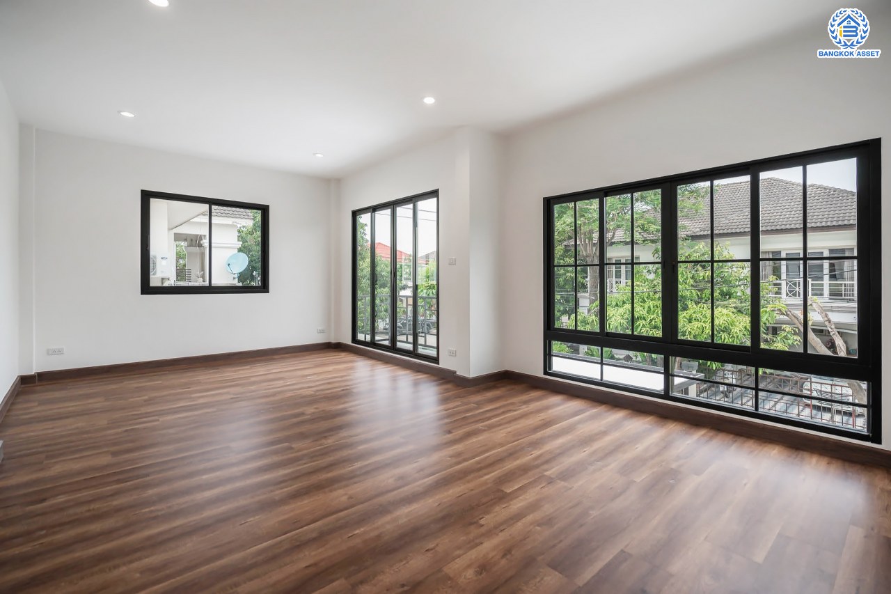 บ้านมือสองตกแต่งใหม่ โครงการ ชัยพฤกษ์ ทวีวัฒนา แบรนด์ LH เนื้อที่ 51 ตร.ว. ตอบโจทย์ทุกการอยู่อาศัย ด้วยฟังก์ชัน 3 ห้องนอน 2 ห้องน้ำ 1 ที่จอดรถ บนทำเลศักยภาพ เชื่อมต่อทางคู่ขนานลอยฟ้าบรมราชชนนี ใกล้ ม.มหิดล และเซ็นทรัลศาลายา